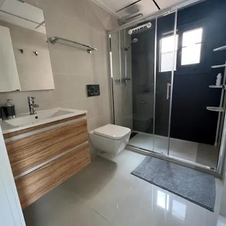 Penthouse Center Torrevieja, Private Terrace, Near The Apartamento